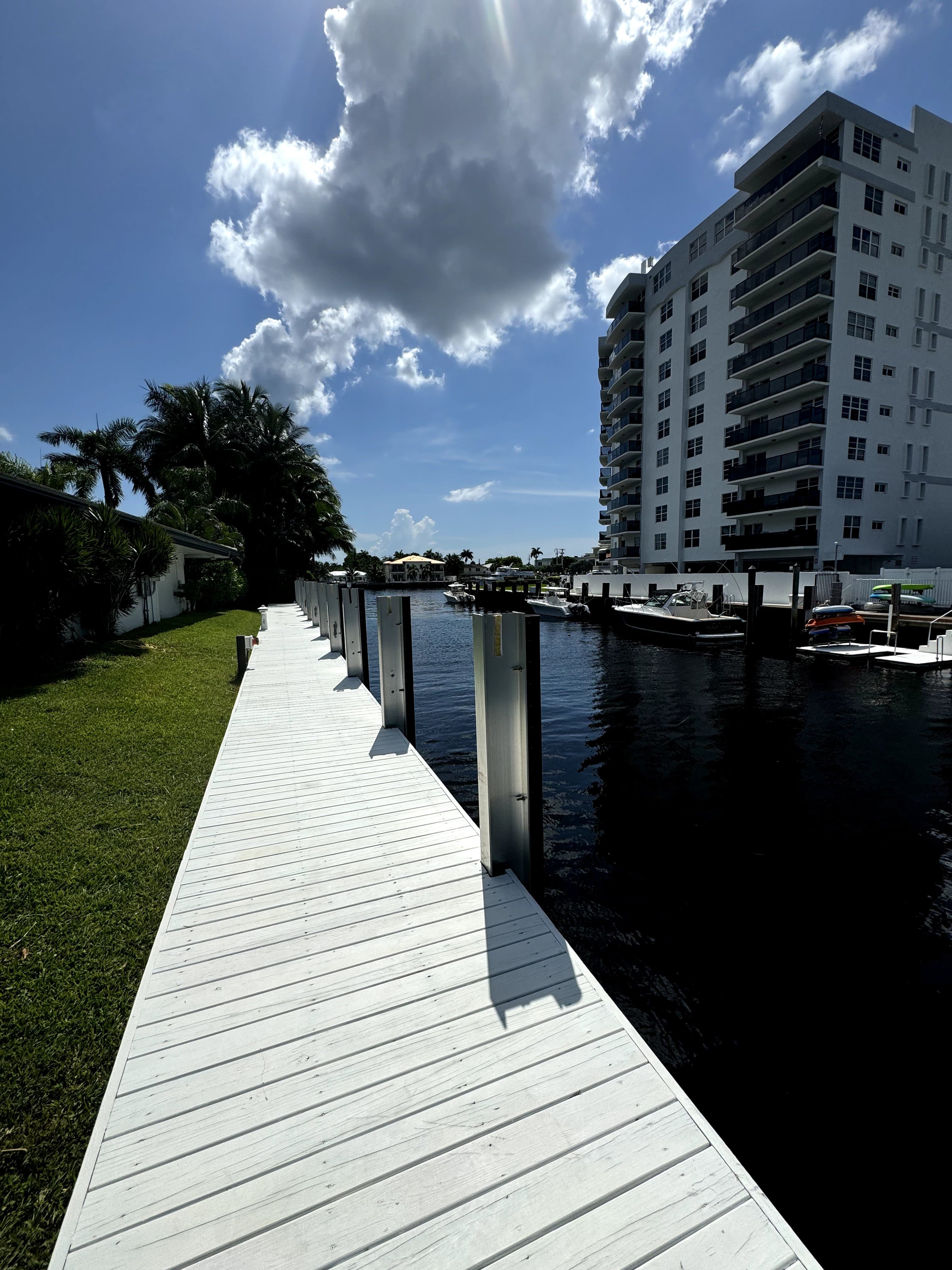 230ft High-Amp Superyacht Slip for Rent Fort Lauderdale