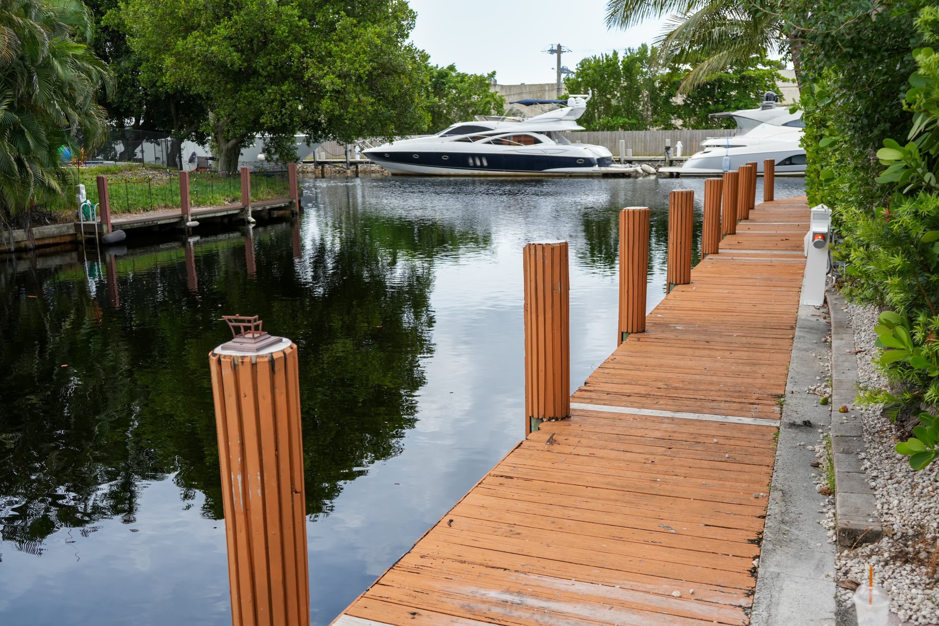 80ft High-Amp Yacht Slip for Rent Fort Lauderdale